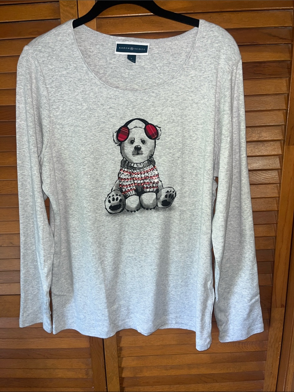 Karen Scott Cream Heather Long-Sleeve Tee with Red-Accented Dog Graphic